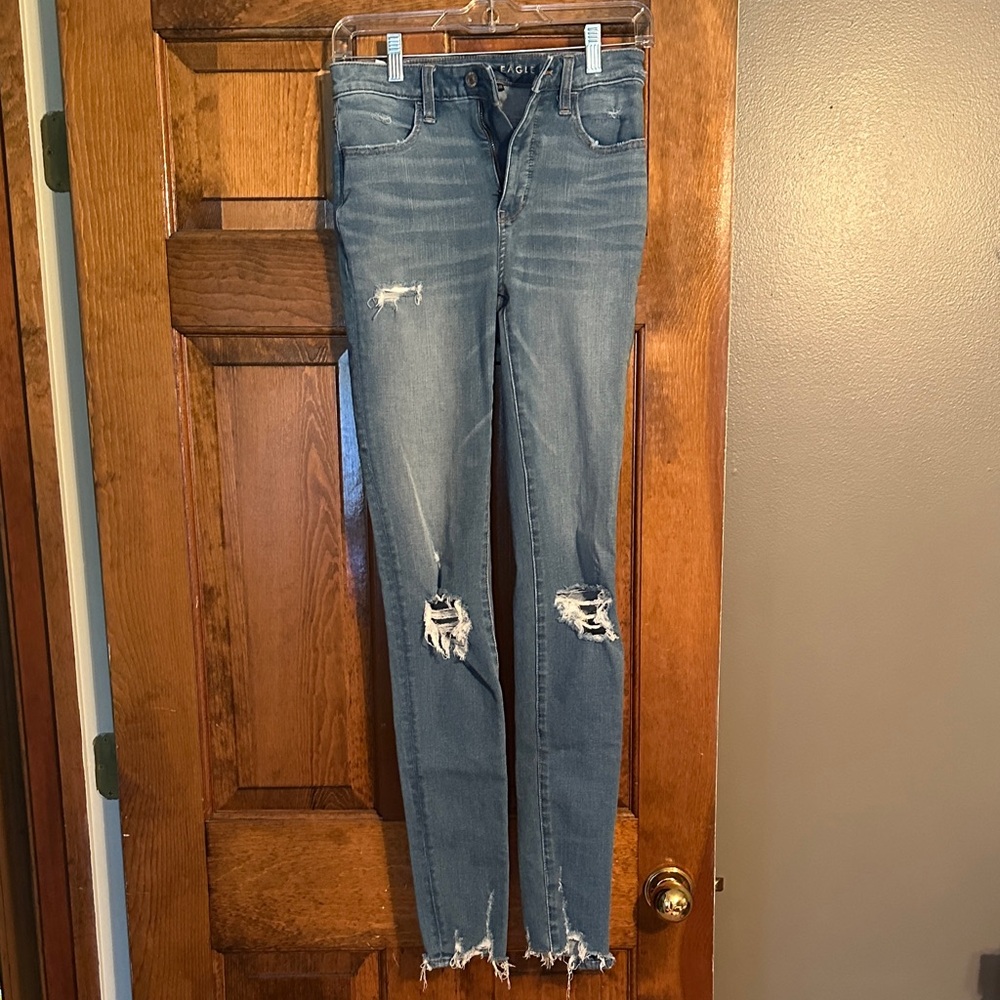 American Eagle “the dream jean”
in super hi-rise.